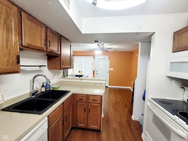 7811 Harbour Isle 42, Indianapolis, IN 46240