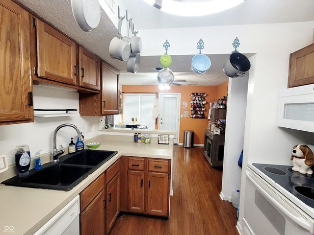 7811 Harbour Isle 42, Indianapolis, IN 46240