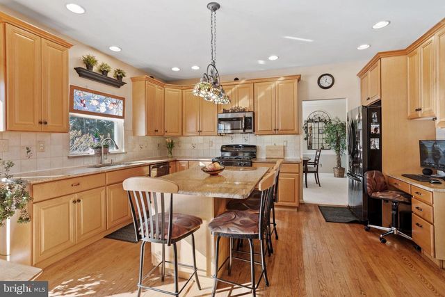 5 EXETER PL, Cinnaminson, NJ 08077