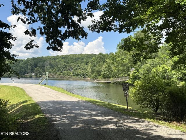 111 Stone St, Crossville, TN 38572