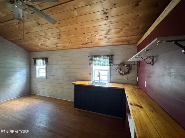 111 Stone St, Crossville, TN 38572