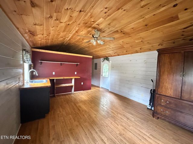 111 Stone St, Crossville, TN 38572