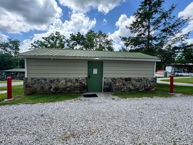 111 Stone St, Crossville, TN 38572