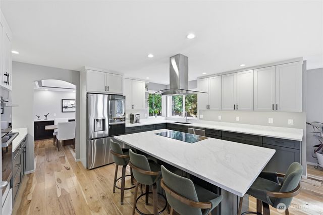 9604 215th Avenue NE, Redmond, WA 98053