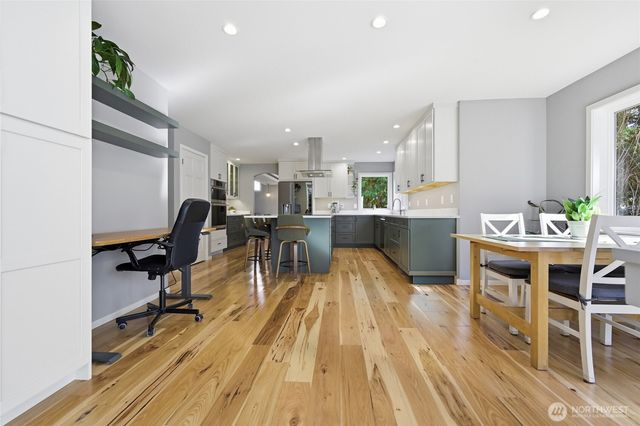 9604 215th Avenue NE, Redmond, WA 98053