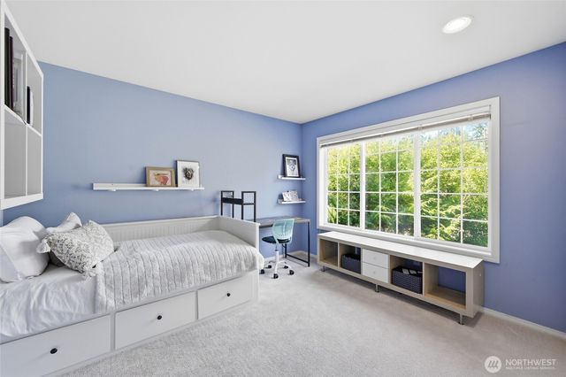 9604 215th Avenue NE, Redmond, WA 98053