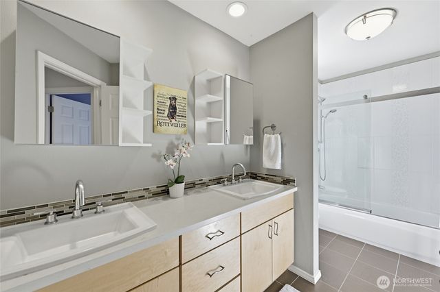 9604 215th Avenue NE, Redmond, WA 98053