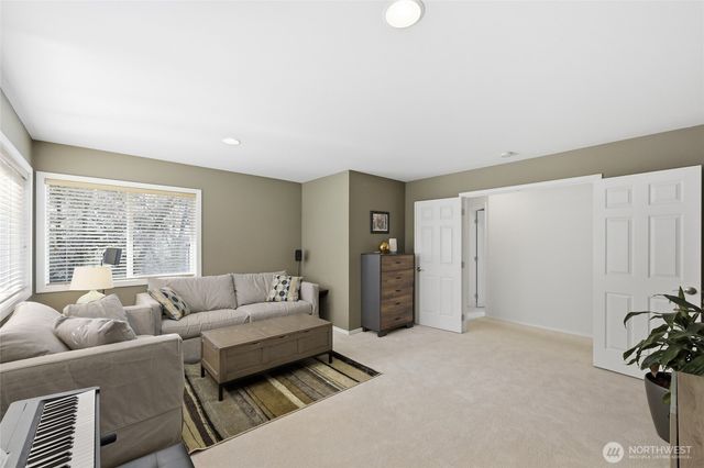 9604 215th Avenue NE, Redmond, WA 98053