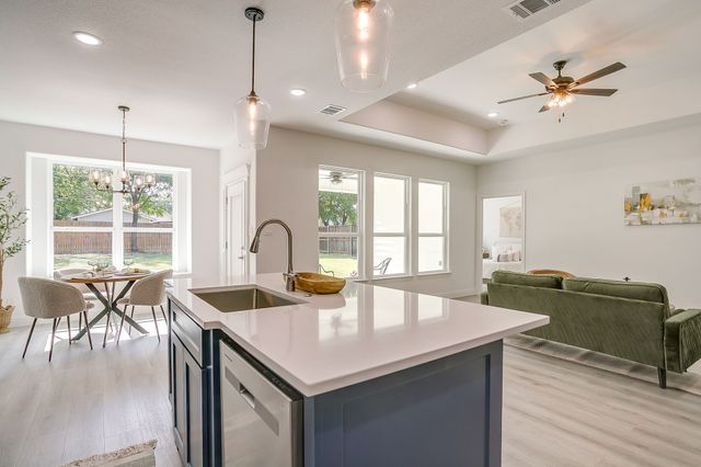 2613 Chestnut Avenue, Fort Worth, TX 76164