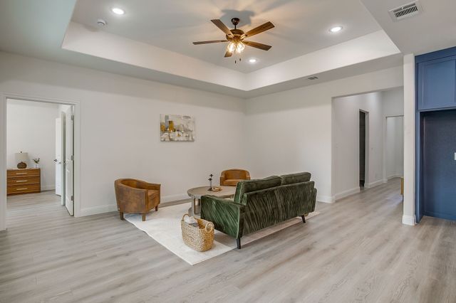 2613 Chestnut Avenue, Fort Worth, TX 76164