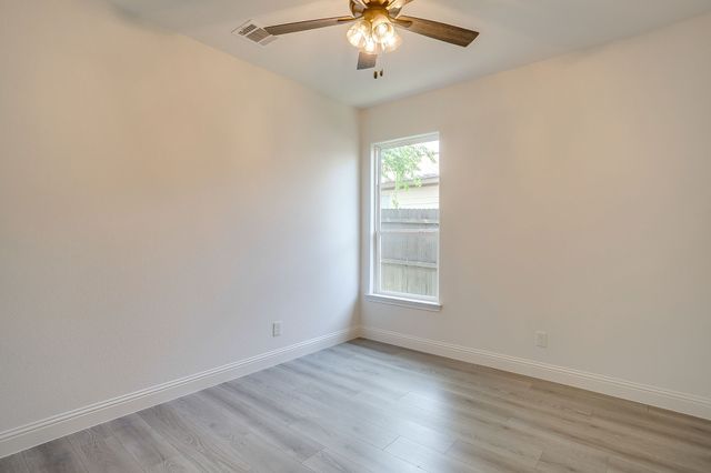 2613 Chestnut Avenue, Fort Worth, TX 76164