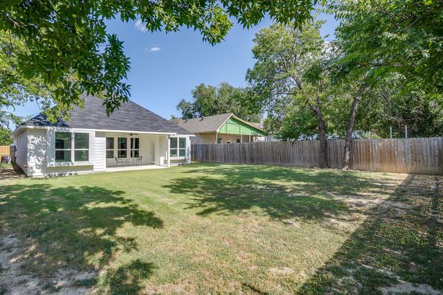 2613 Chestnut Avenue, Fort Worth, TX 76164