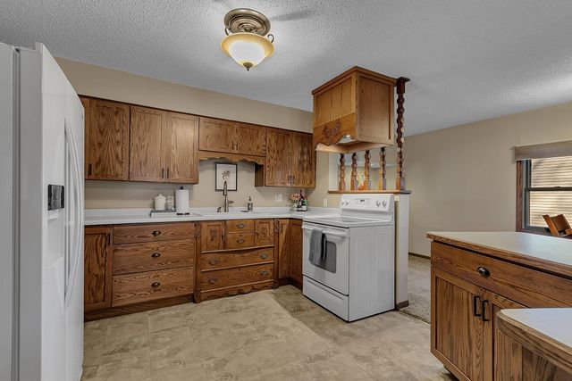 605 Chinook Avenue SW, Avon, MN 56310