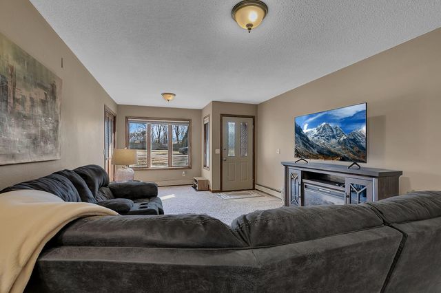 605 Chinook Avenue SW, Avon, MN 56310