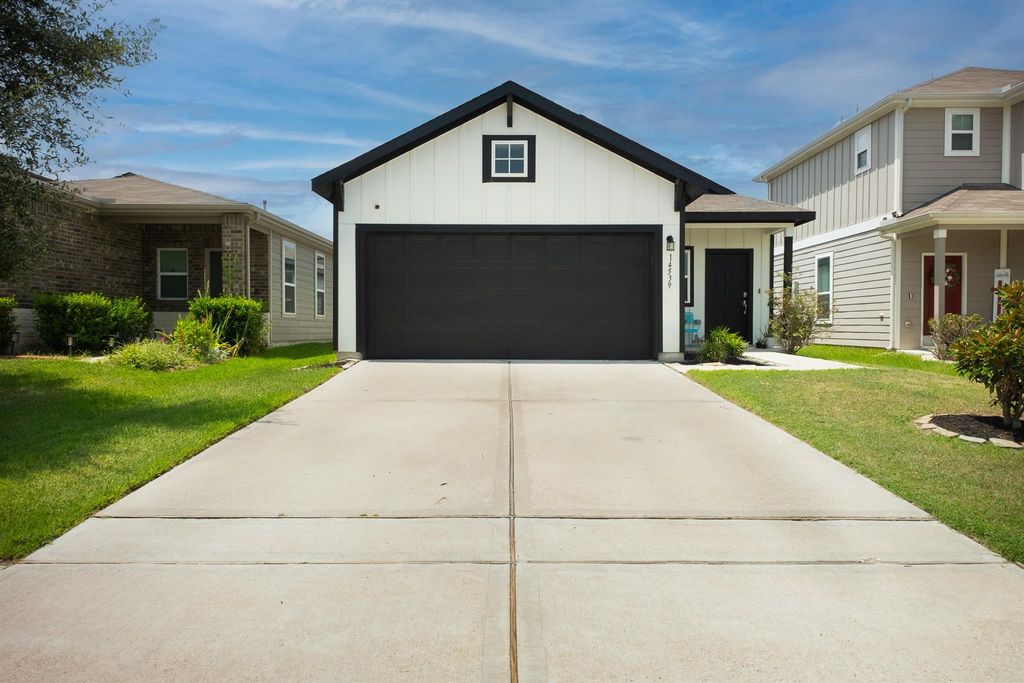 14539 Maple Field Dr, Houston, TX 77069