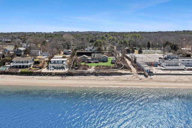 22 Peconic Crescent, Hampton Bays, NY 11946