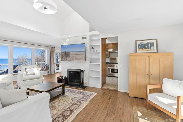 22 Peconic Crescent, Hampton Bays, NY 11946