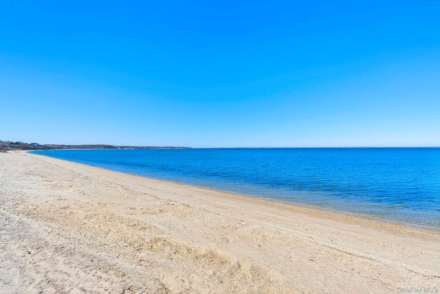 22 Peconic Crescent, Hampton Bays, NY 11946