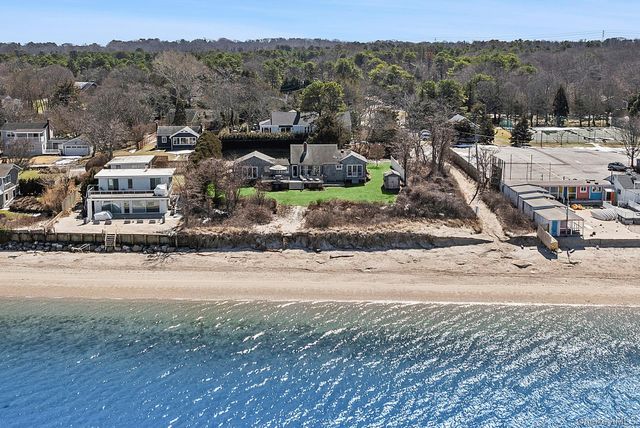 22 Peconic Crescent, Hampton Bays, NY 11946