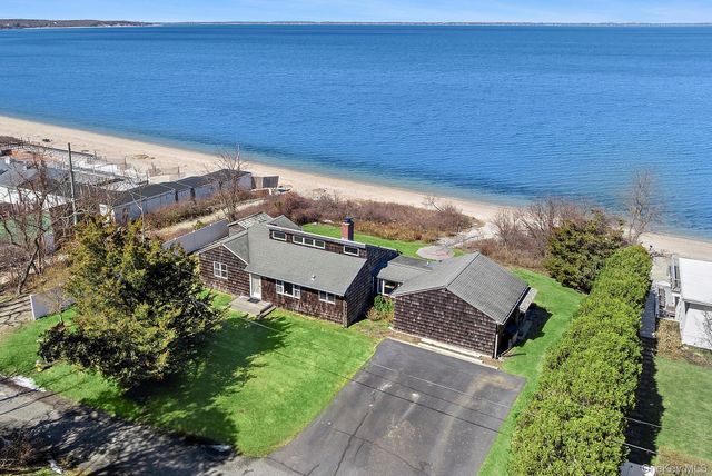 22 Peconic Crescent, Hampton Bays, NY 11946