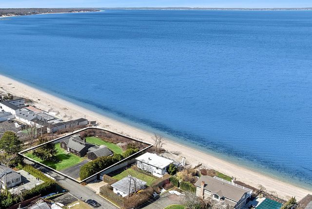 22 Peconic Crescent, Hampton Bays, NY 11946