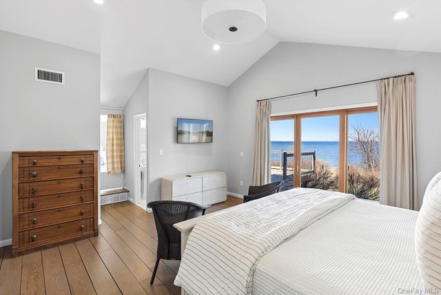 22 Peconic Crescent, Hampton Bays, NY 11946