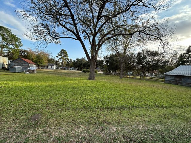 810 Morris Street, East Bernard, TX 77435