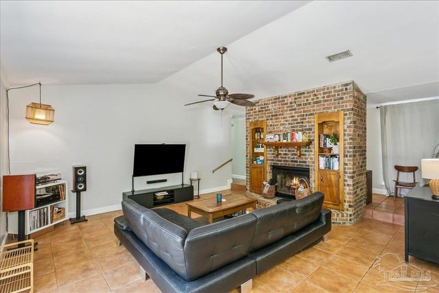 312 Florida Ave, Gulf Breeze, FL 32561