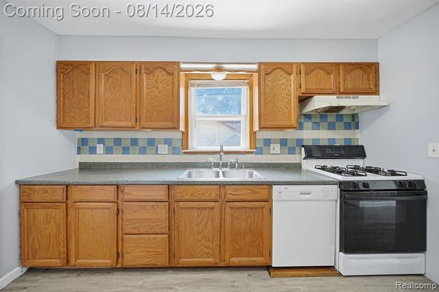 477 Marion Avenue, Waterford, MI 48328