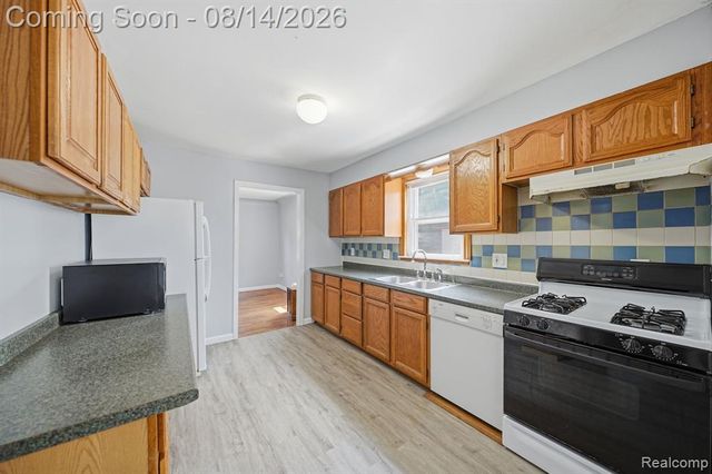 477 Marion Avenue, Waterford, MI 48328