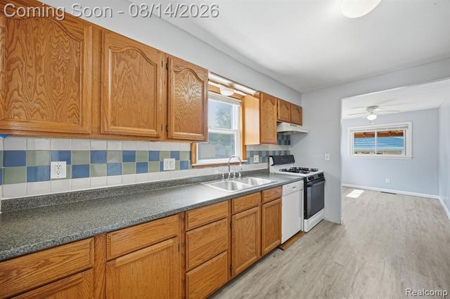 477 Marion Avenue, Waterford, MI 48328