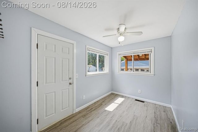 477 Marion Avenue, Waterford, MI 48328