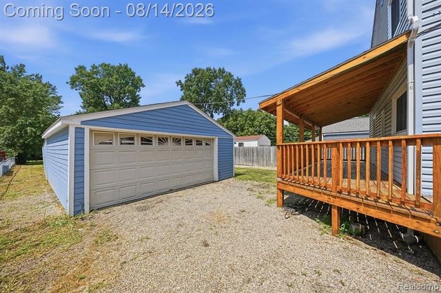 477 Marion Avenue, Waterford, MI 48328