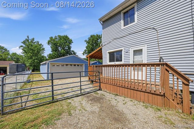 477 Marion Avenue, Waterford, MI 48328