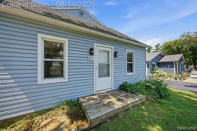 477 Marion Avenue, Waterford, MI 48328