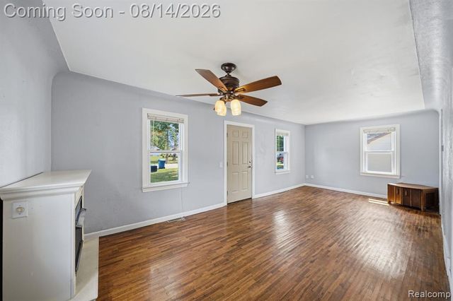 477 Marion Avenue, Waterford, MI 48328