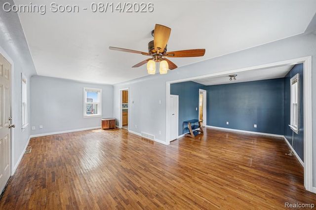 477 Marion Avenue, Waterford, MI 48328