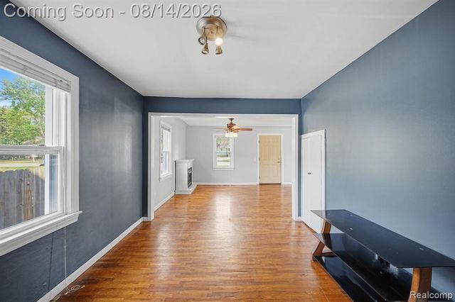 477 Marion Avenue, Waterford, MI 48328