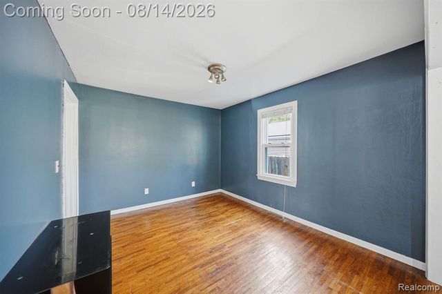 477 Marion Avenue, Waterford, MI 48328