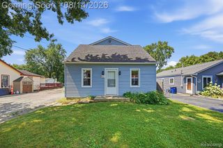 477 Marion Avenue, Waterford, MI 48328