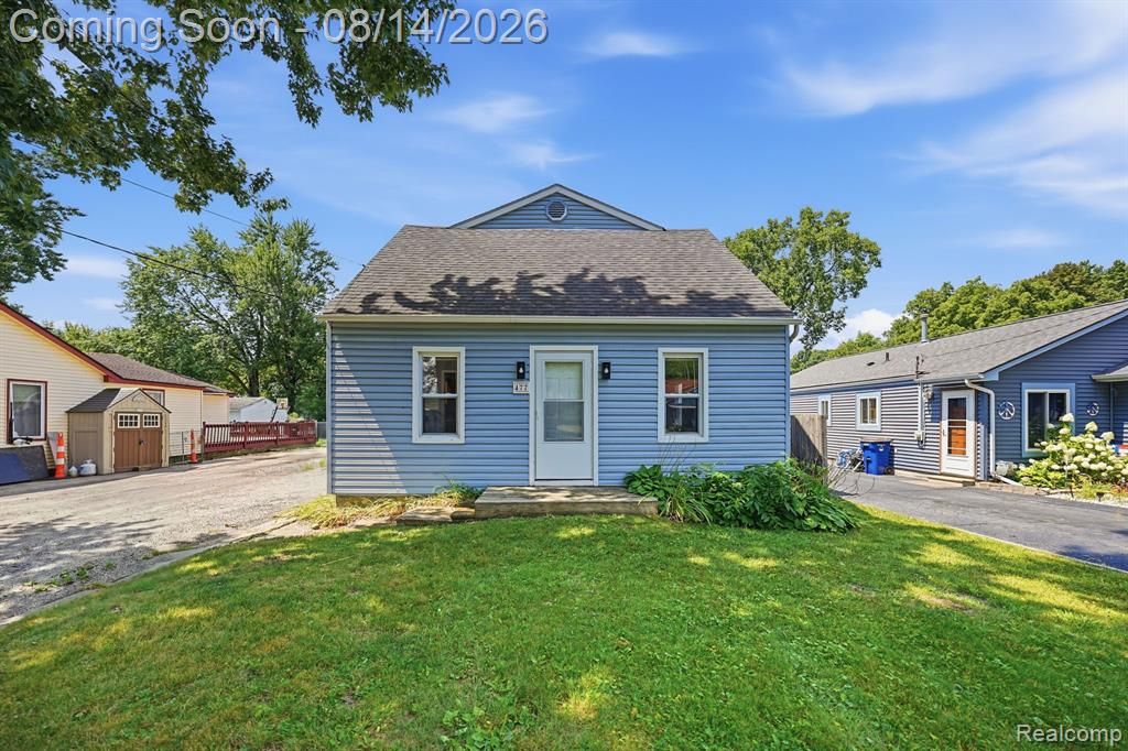477 Marion Avenue, Waterford, MI 48328