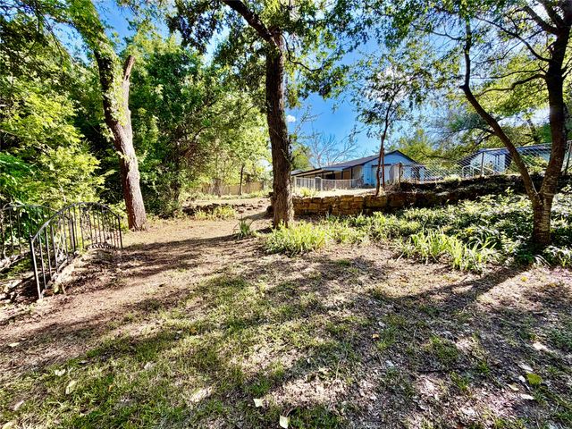 206 Cottonwood Street, Weatherford, TX 76086