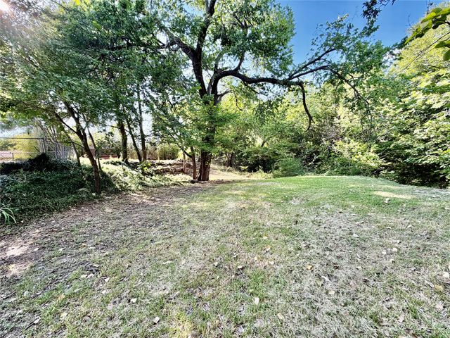206 Cottonwood Street, Weatherford, TX 76086
