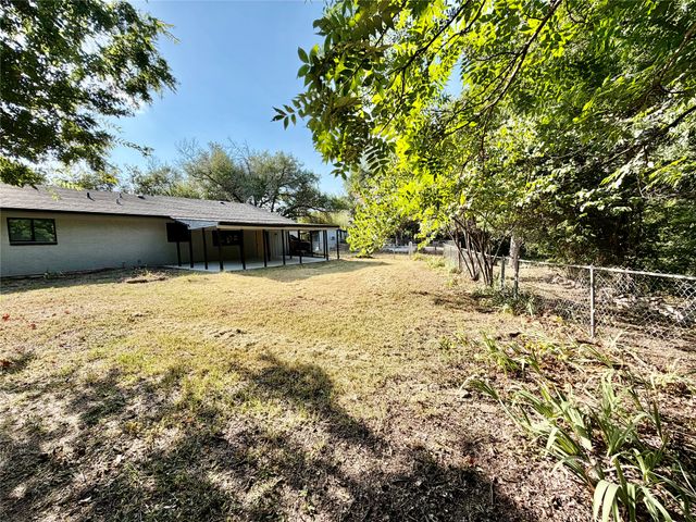 206 Cottonwood Street, Weatherford, TX 76086