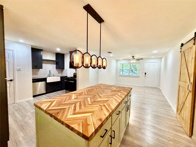 206 Cottonwood Street, Weatherford, TX 76086