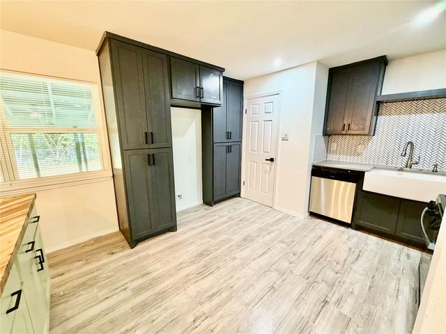 206 Cottonwood Street, Weatherford, TX 76086