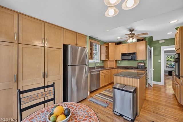 3389 E Monmouth Road, Cleveland, OH 44118
