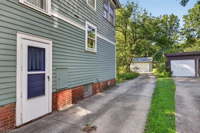 3389 E Monmouth Road, Cleveland, OH 44118