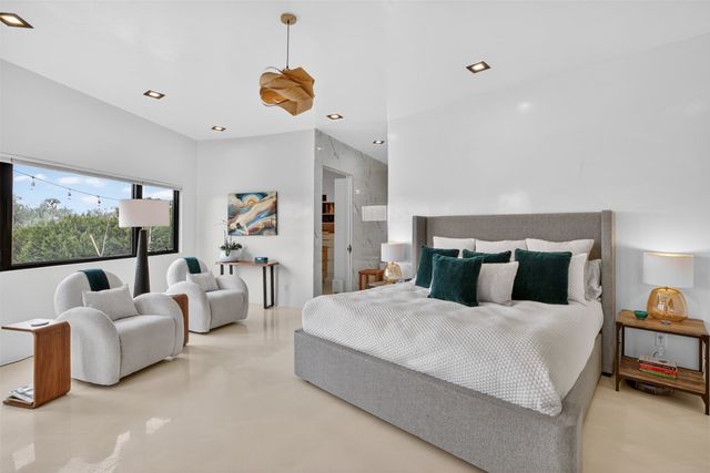 25 Calle Milpa, Santa Fe, NM 87507