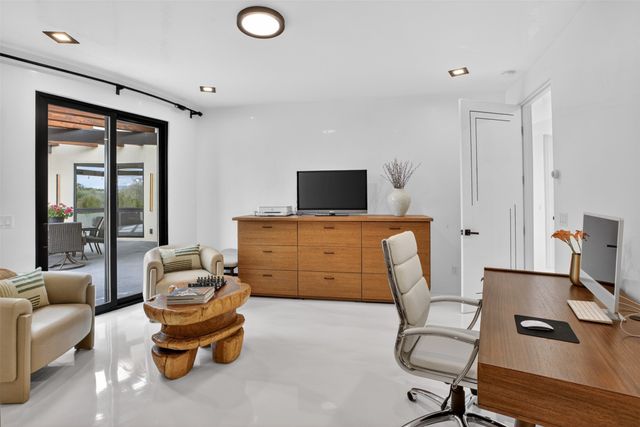 25 Calle Milpa, Santa Fe, NM 87507